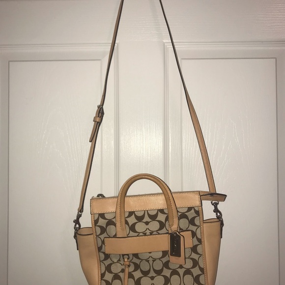 Coach Handbag/Crossbody - Picture 2 of 8